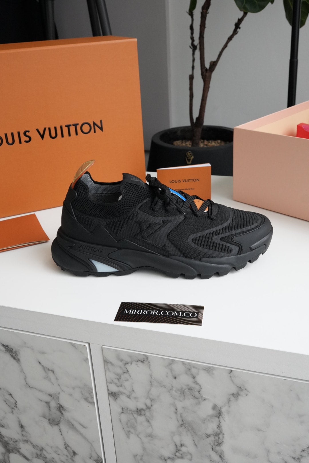 Tenis LV