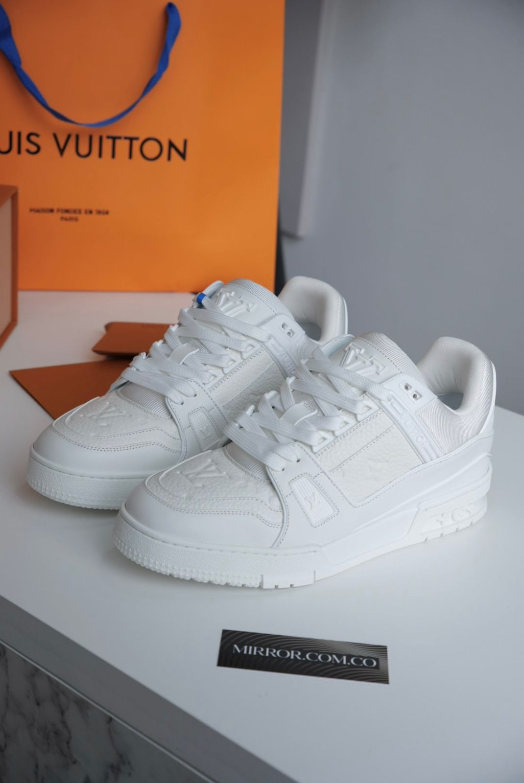 Tenis LV