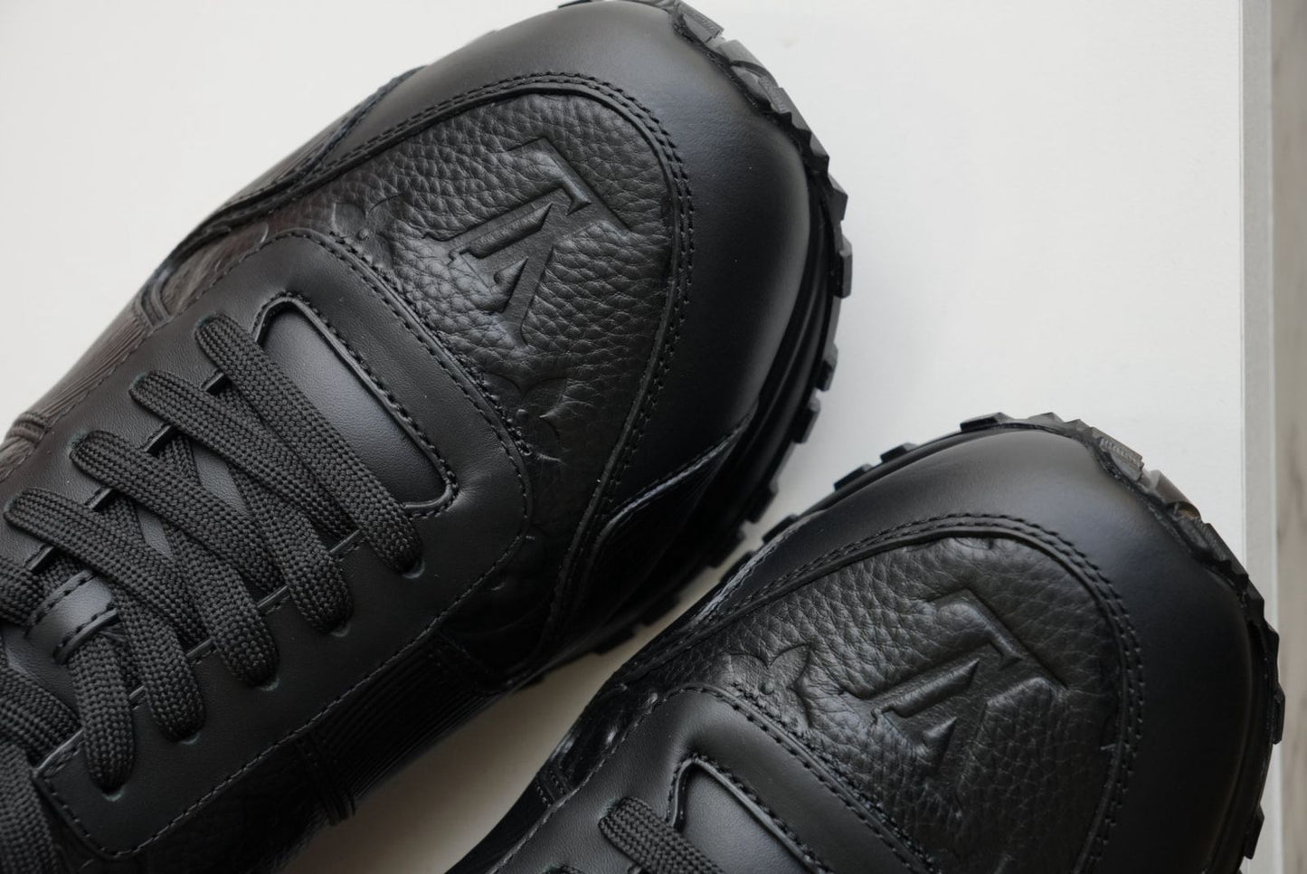Tenis LV