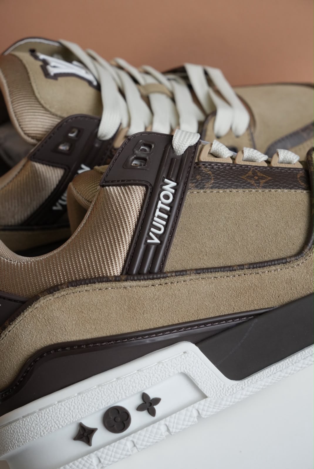 Tenis LV