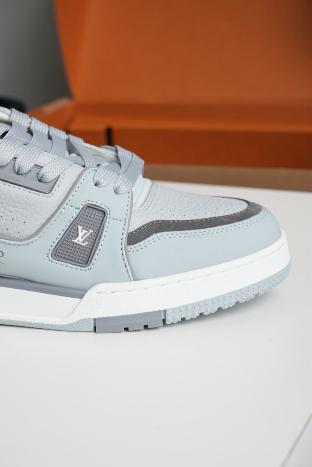 Tenis LV