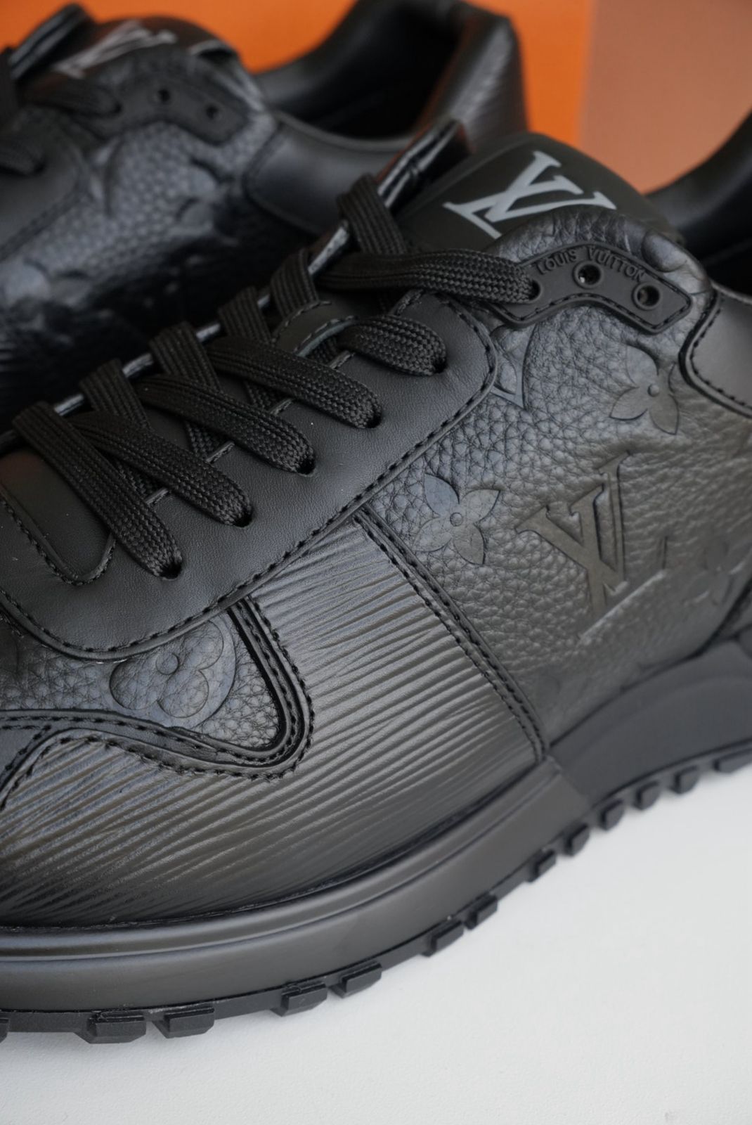 Tenis LV