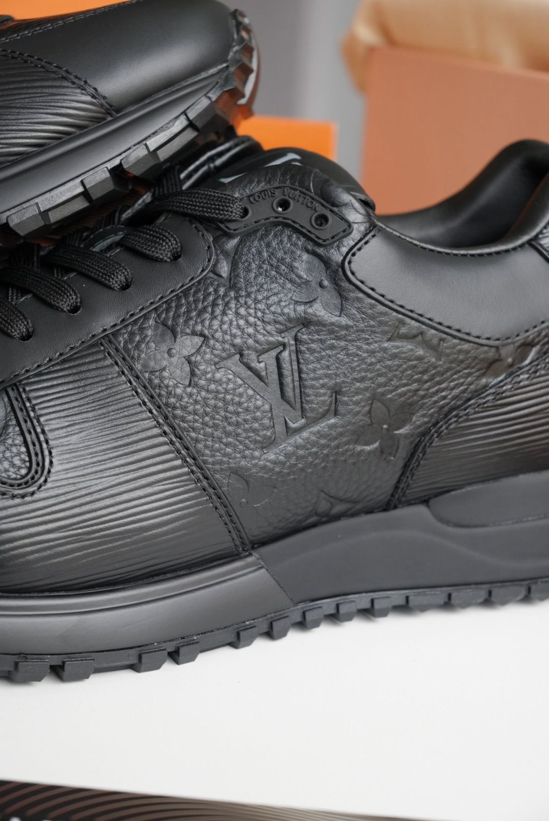 Tenis LV