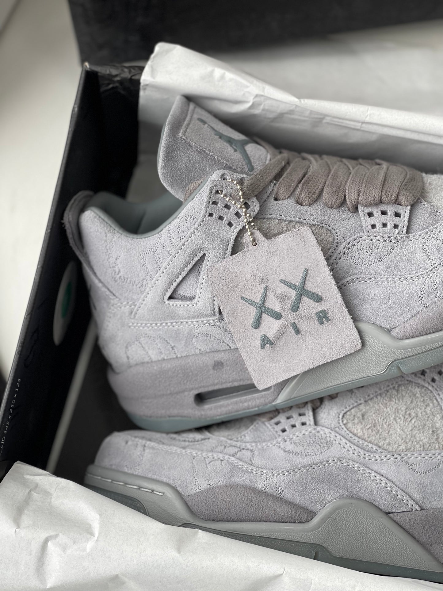 Jordan 4 x kaws gray