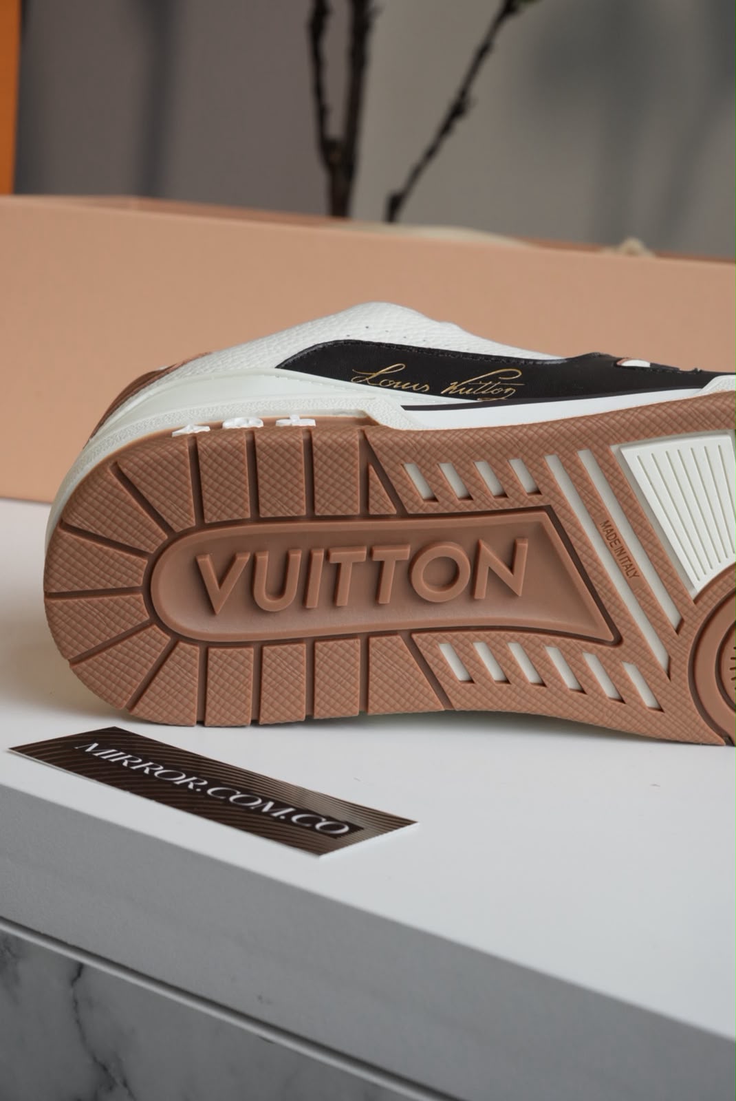 Tenis LV