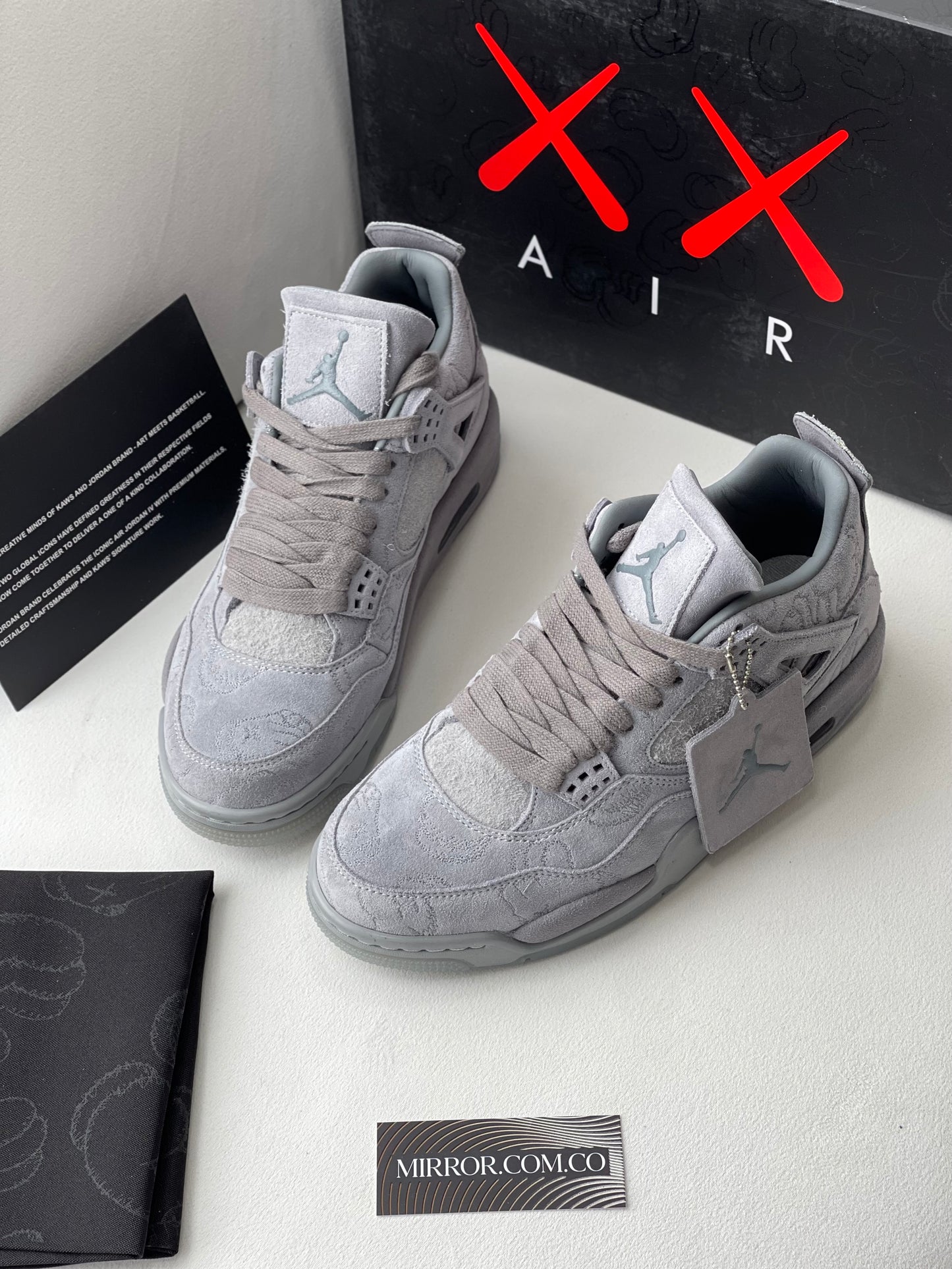 Jordan 4 x kaws gray