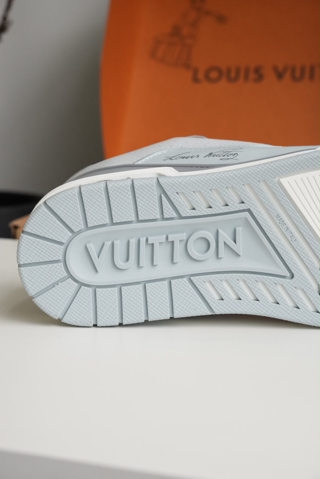 Tenis LV