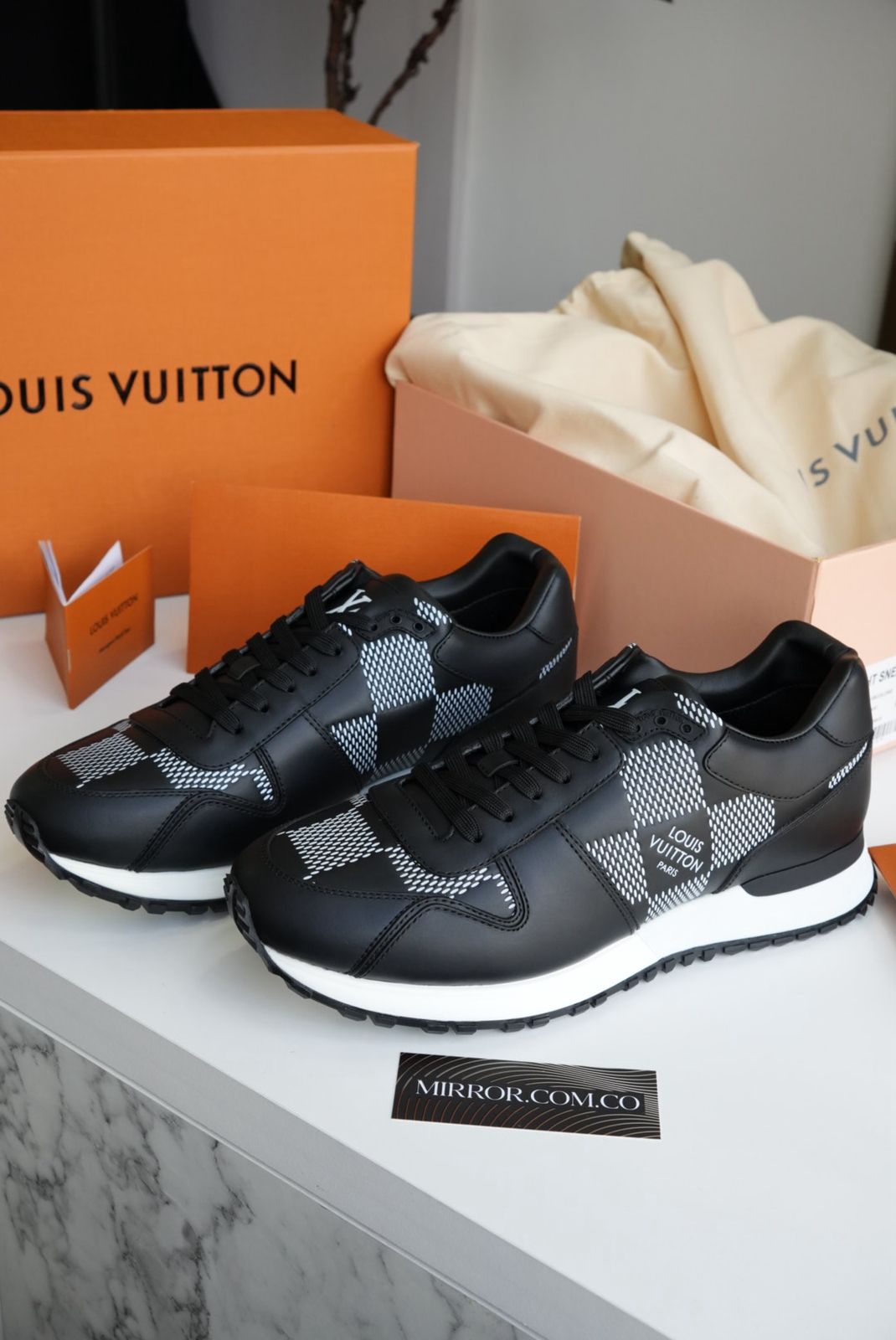 Tenis LV