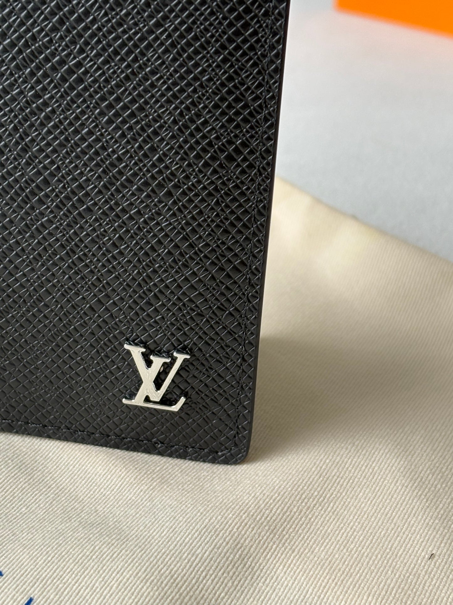 Tarjetero LV