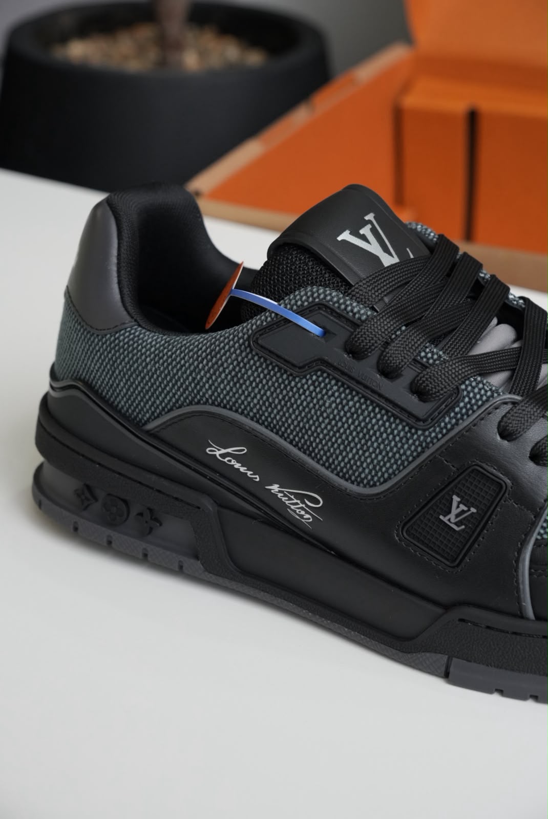Tenis LV