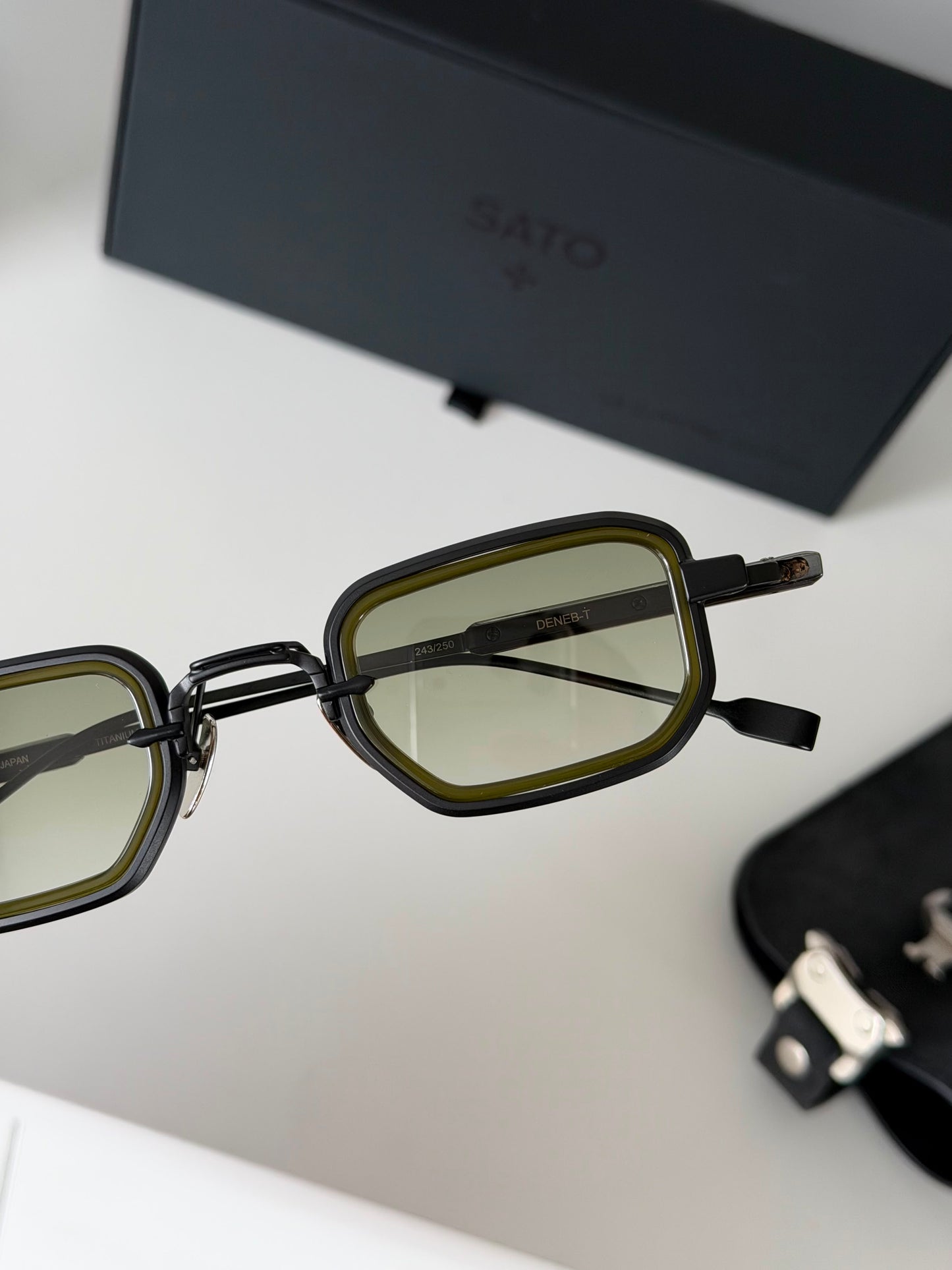 Gafas Sato
