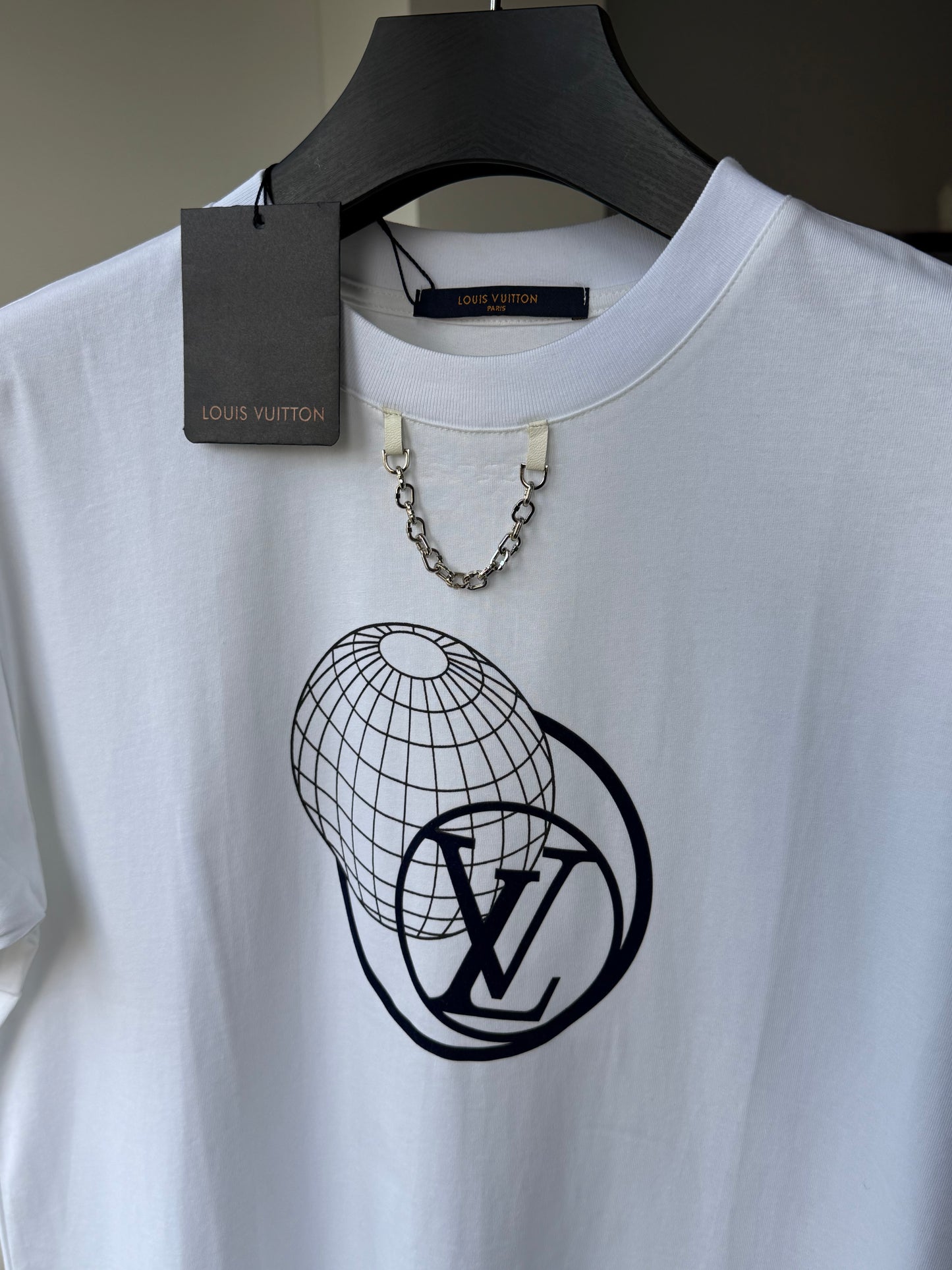 LV World tee