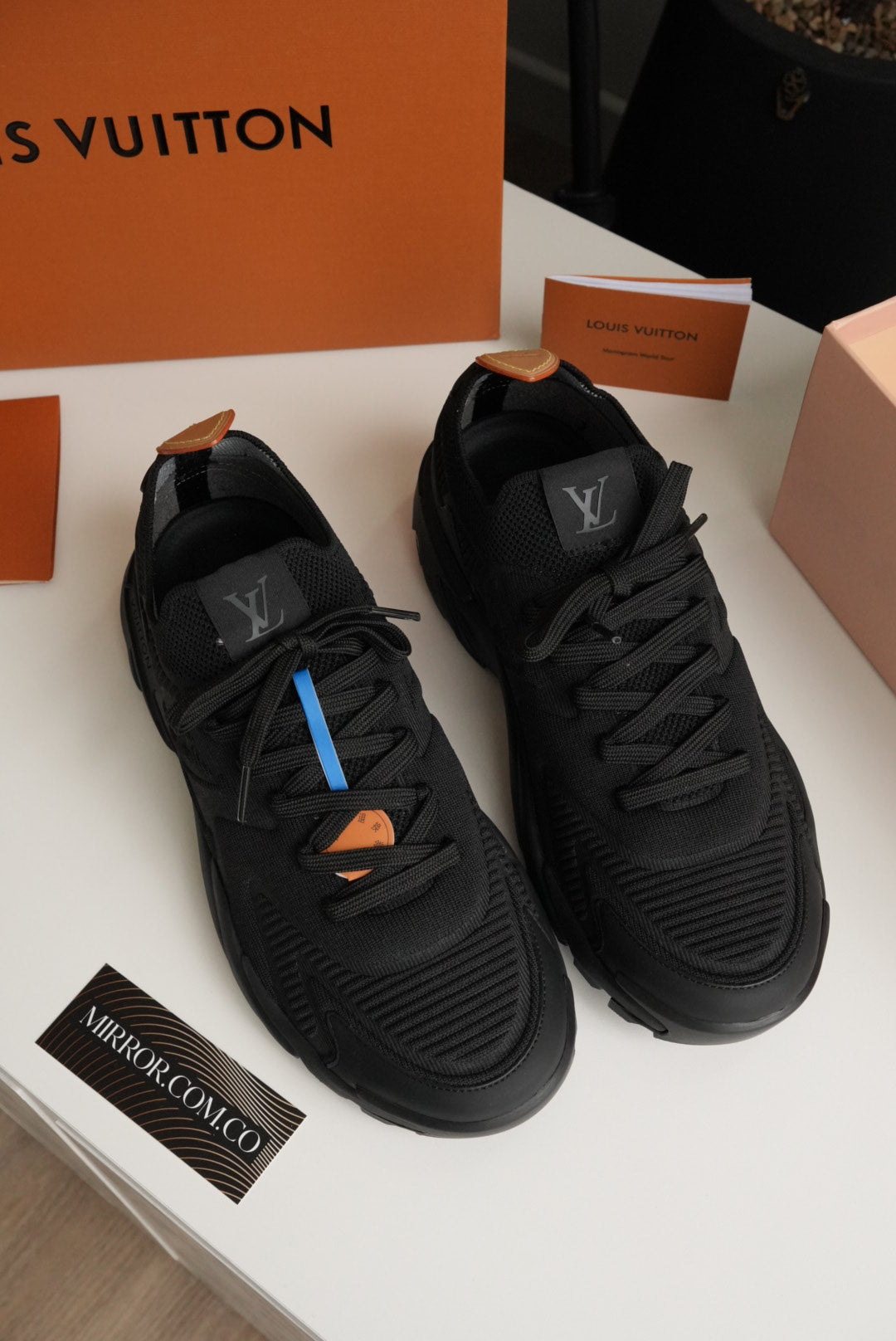 Tenis LV