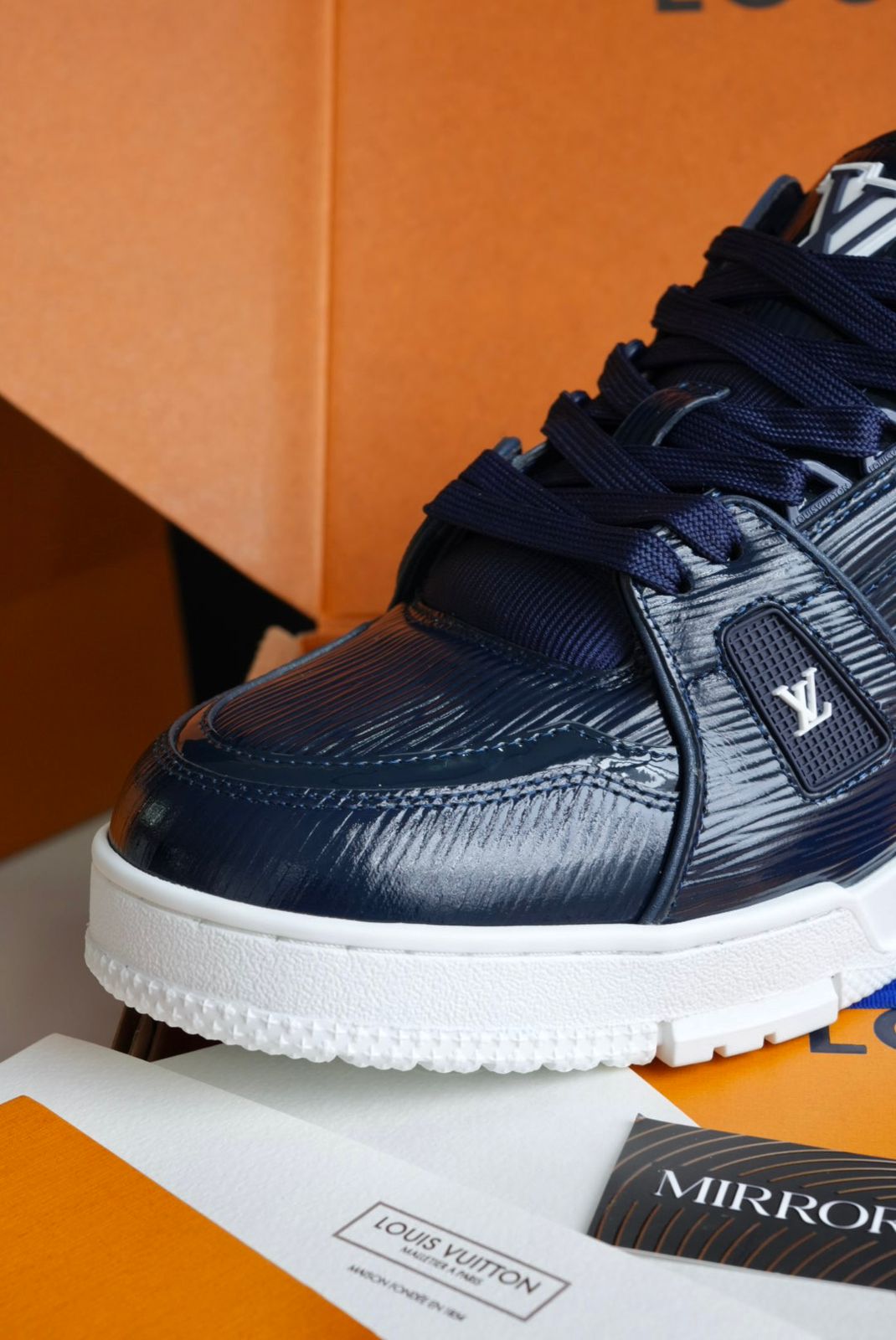 Tenis LV
