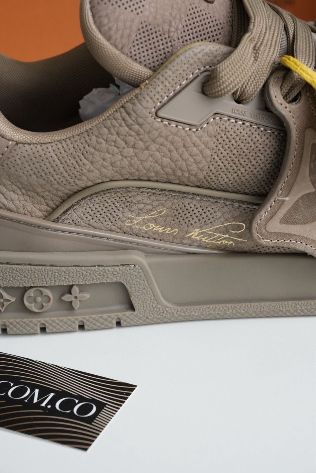 Tenis LV