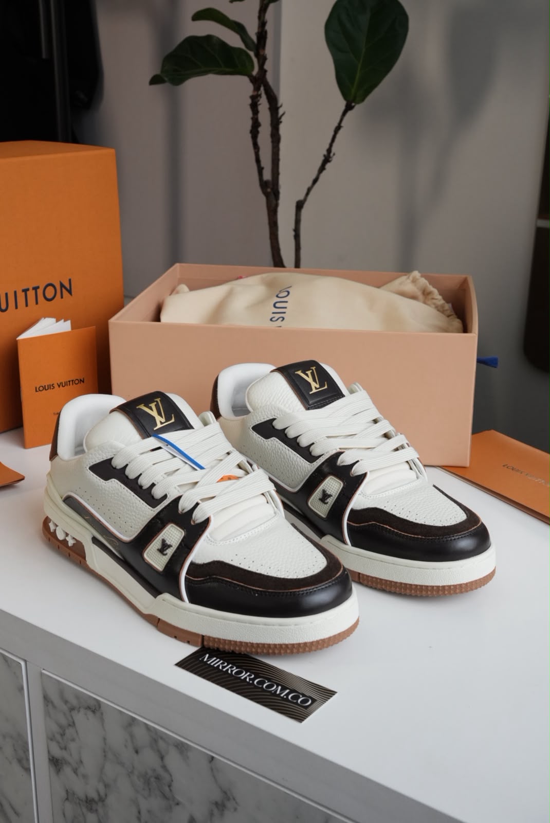 Tenis LV