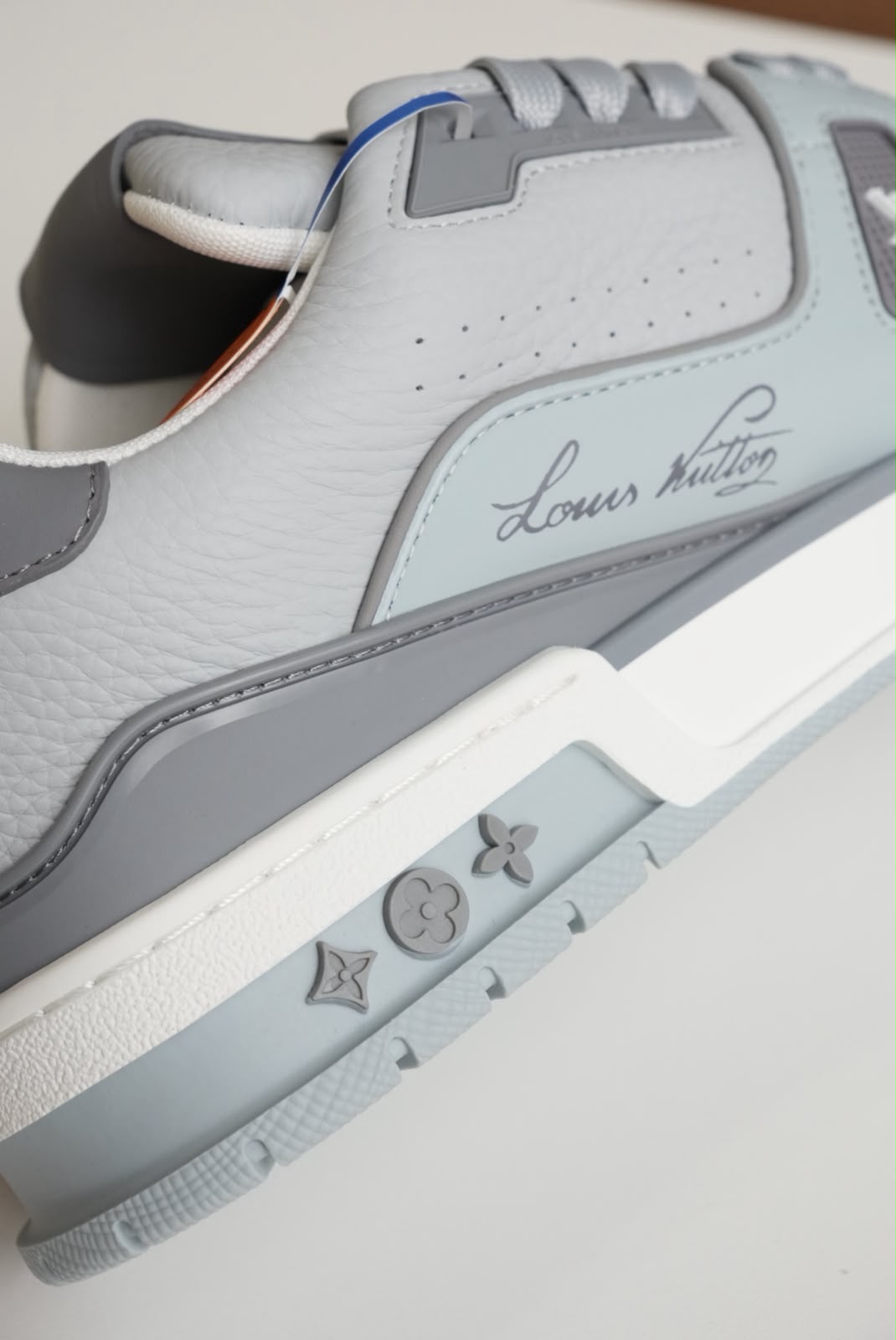Tenis LV