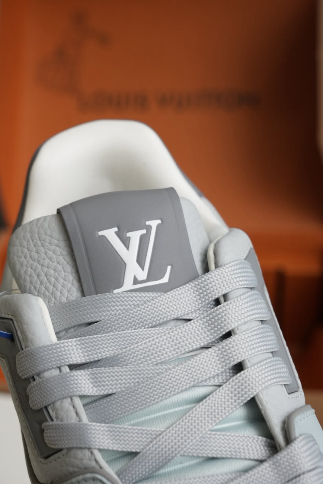 Tenis LV