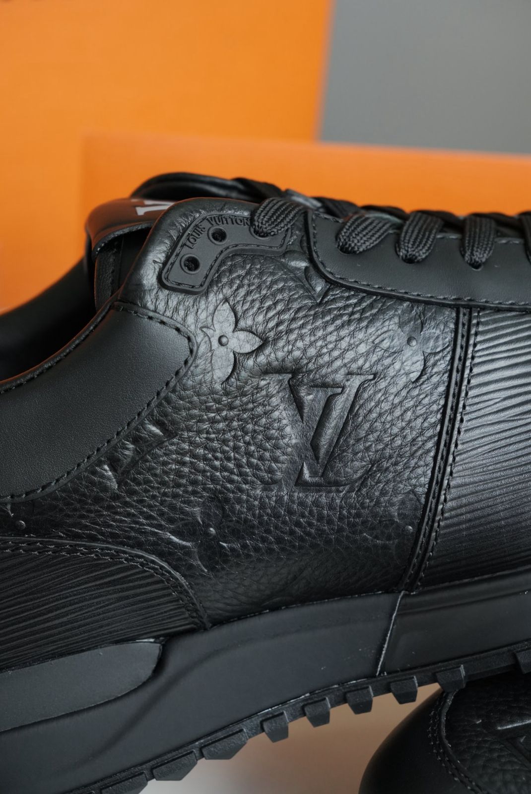 Tenis LV