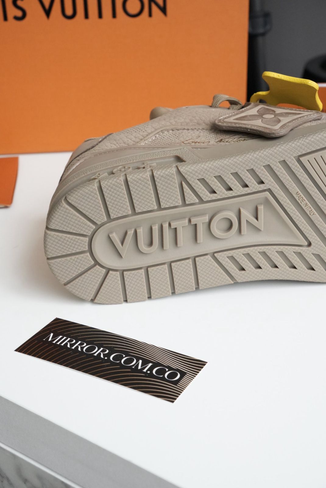Tenis LV