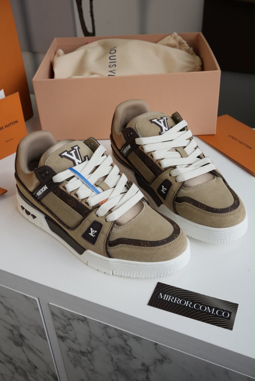 Tenis LV