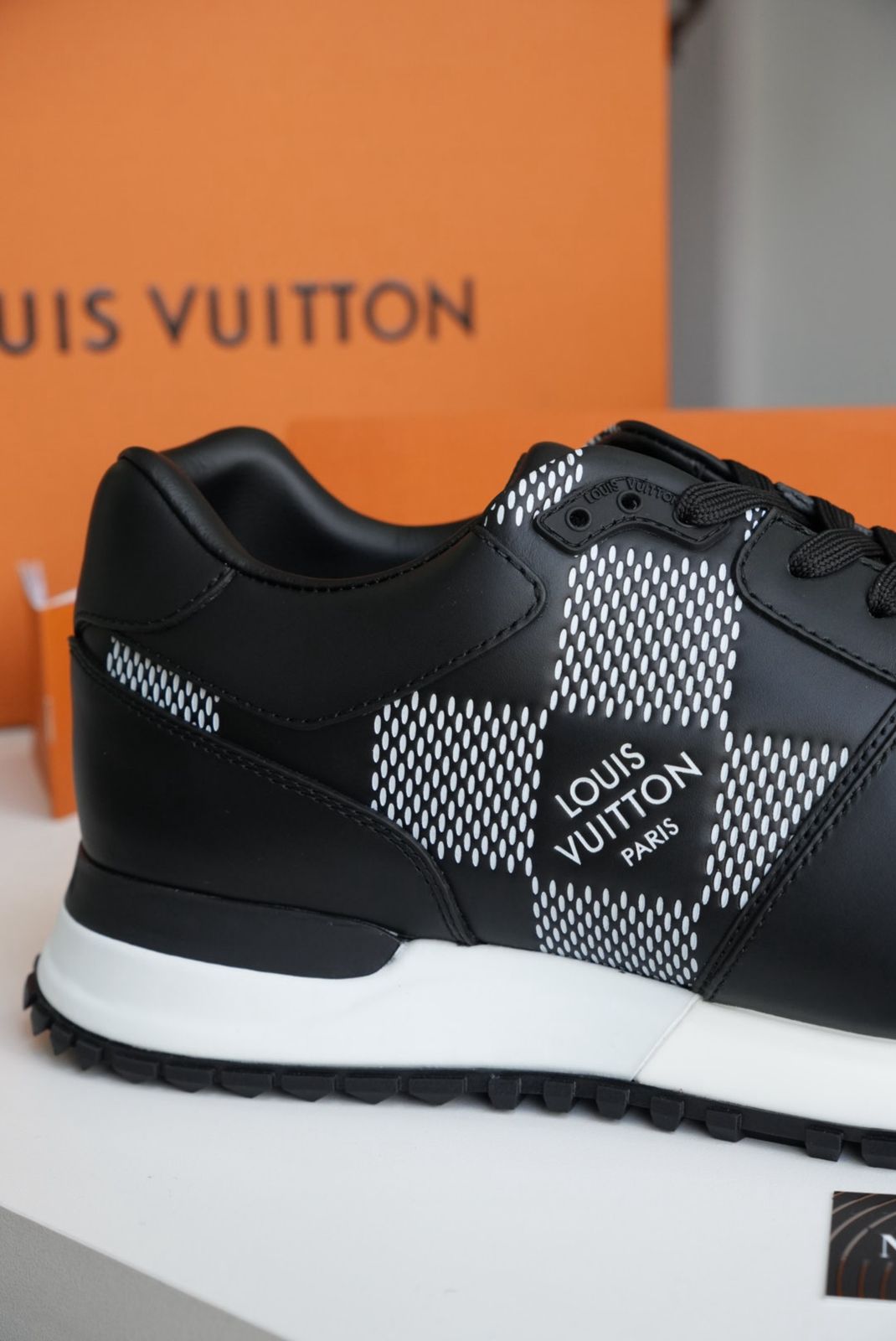 Tenis LV