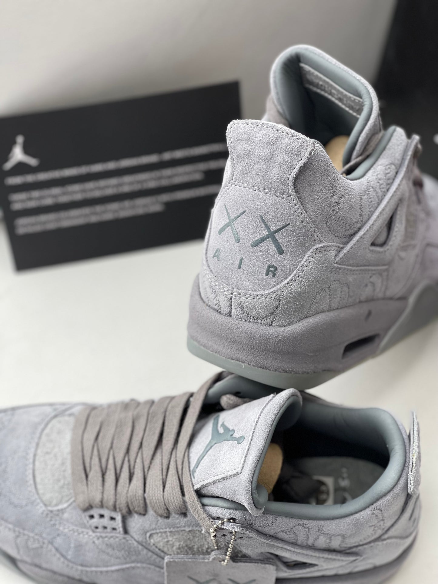 Jordan 4 x kaws gray