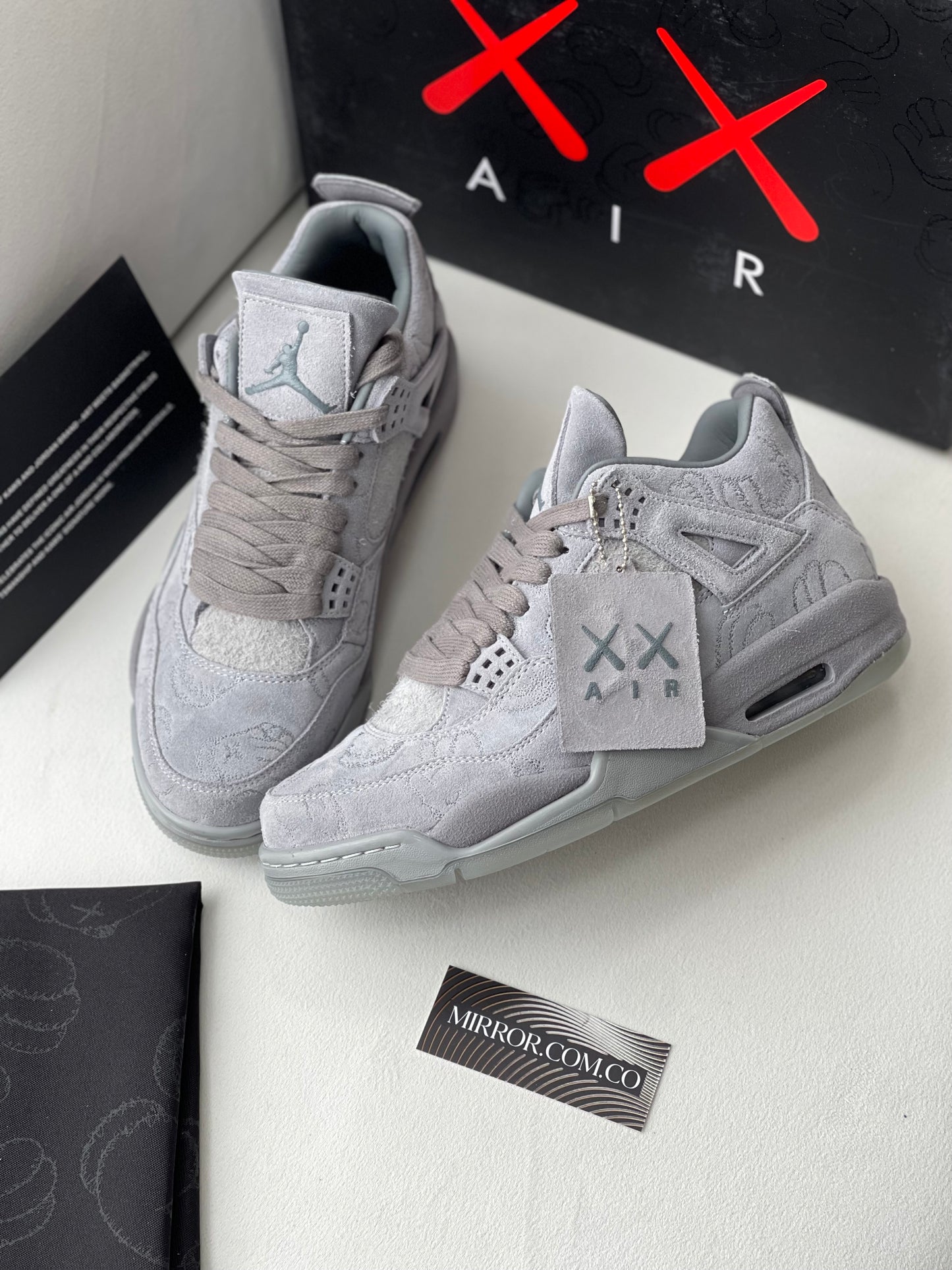 Jordan 4 x kaws gray