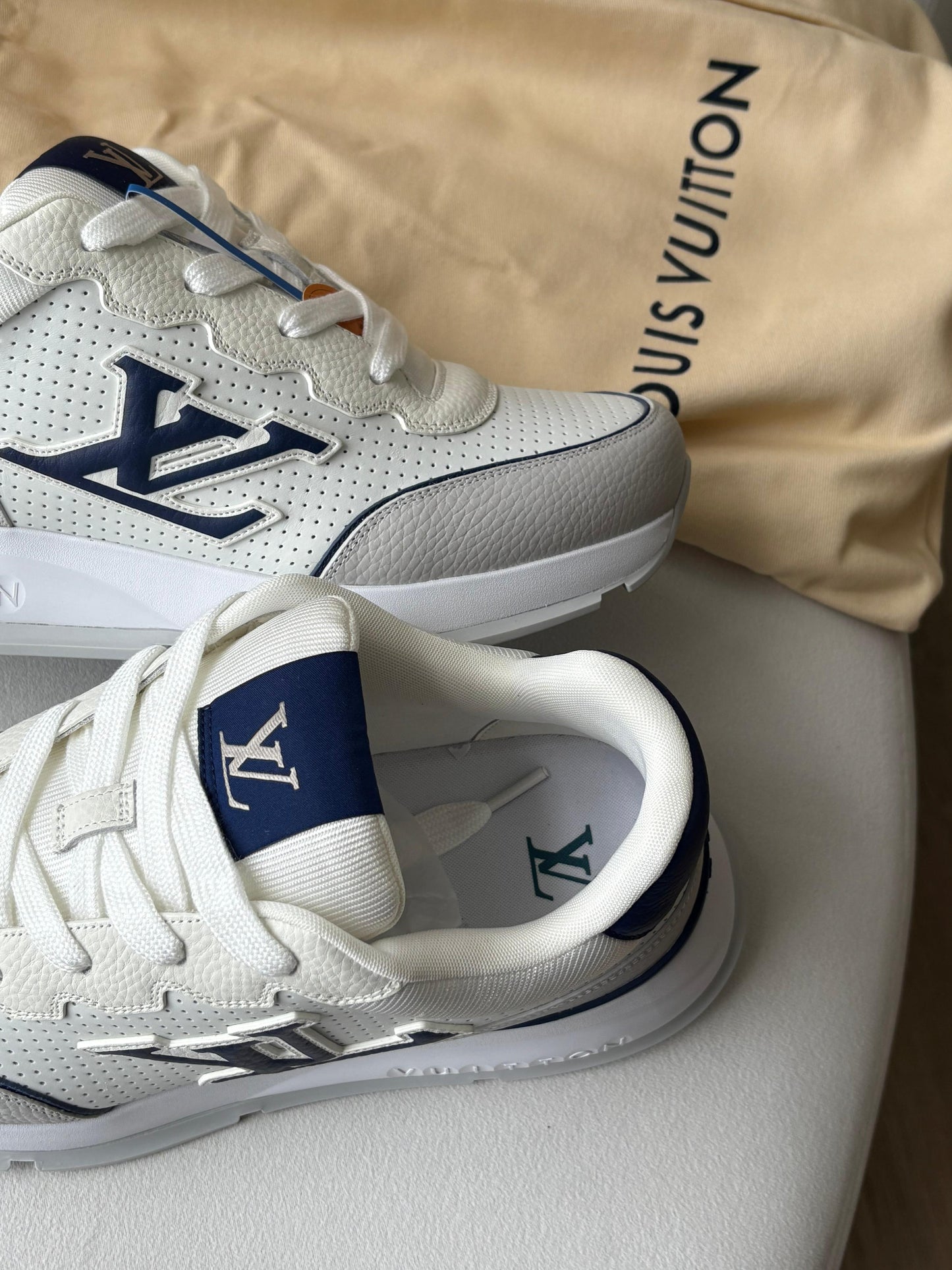 LV